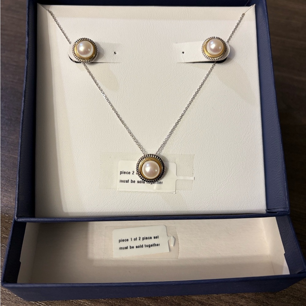 Elegant Pearl Jewelry Set with Gold Accents